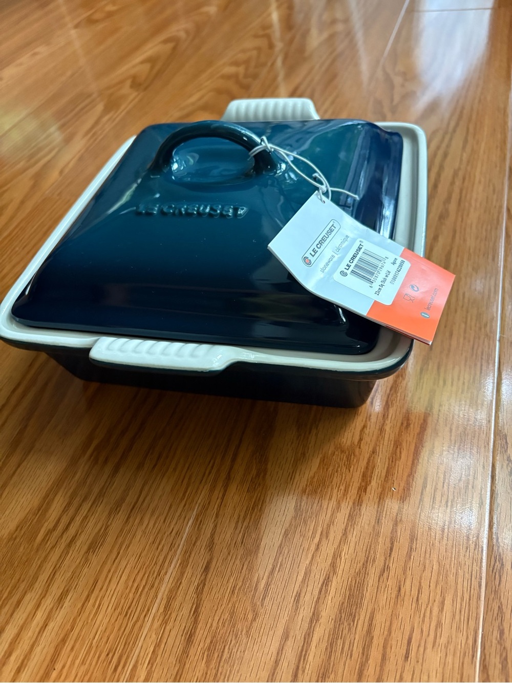 Le Creuset 23cm Square Casserole Dish with Lid in Agave - Picture 2 of 10